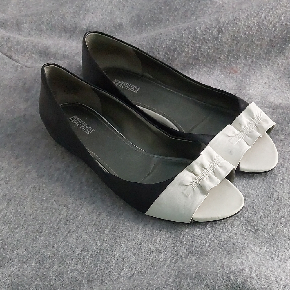 Kenneth Cole Reaction Black and White Flats with Ruched Toe